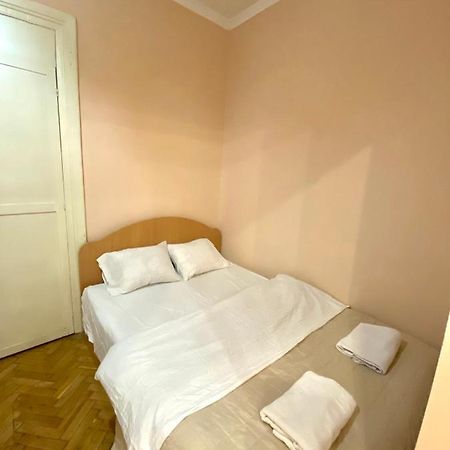 Квартира Біля Залізничного Вокзалу Вулиця Залізнична 10 До 5 Гостей Liov Exterior foto