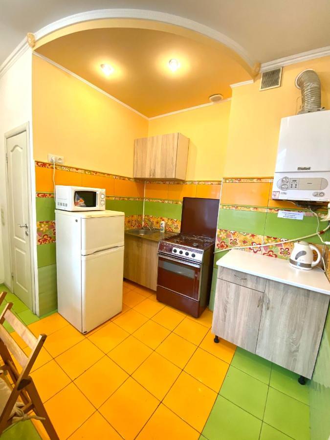 Квартира Біля Залізничного Вокзалу Вулиця Залізнична 10 До 5 Гостей Liov Exterior foto