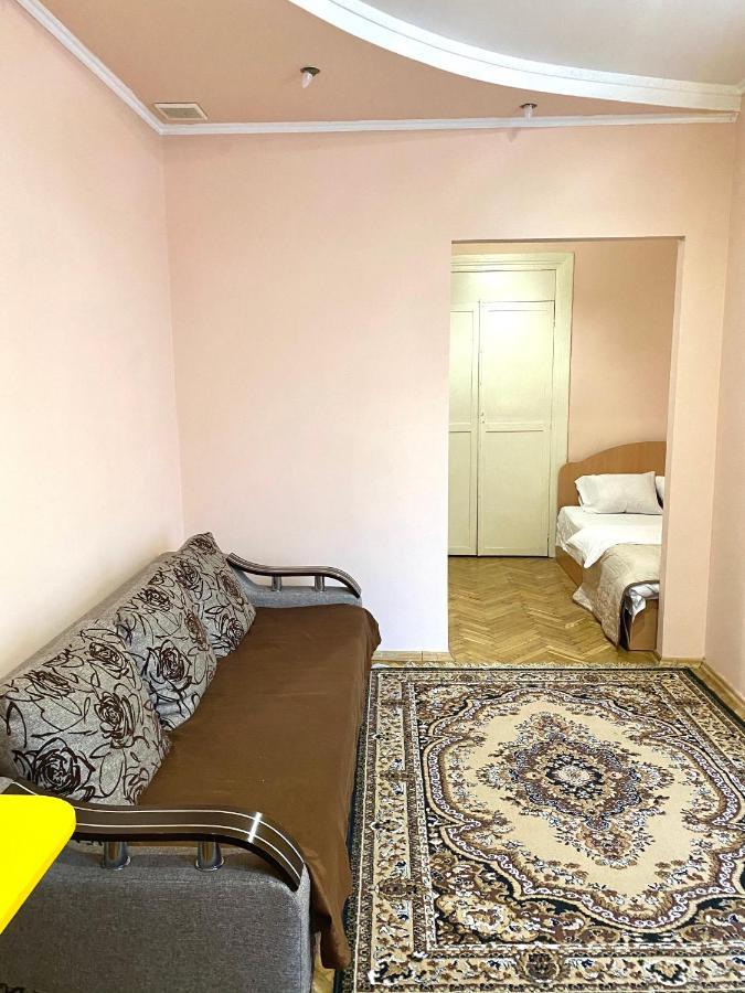 Квартира Біля Залізничного Вокзалу Вулиця Залізнична 10 До 5 Гостей Liov Exterior foto