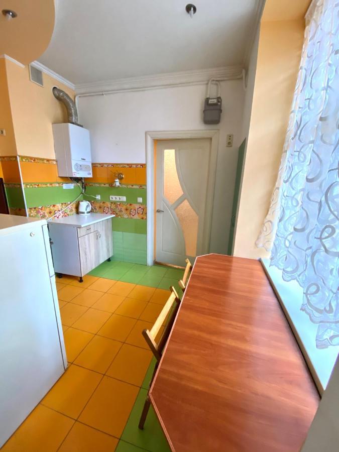 Квартира Біля Залізничного Вокзалу Вулиця Залізнична 10 До 5 Гостей Liov Exterior foto